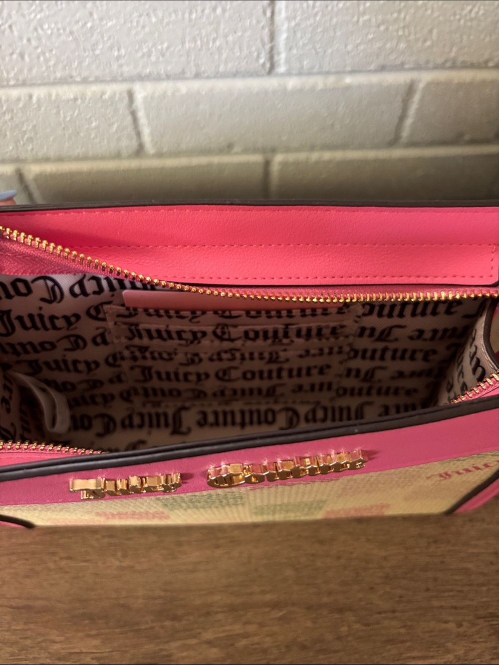 Juicy Couture “Free to be Juicy” Wristlet with faux heart charm - Picture 6 of 6